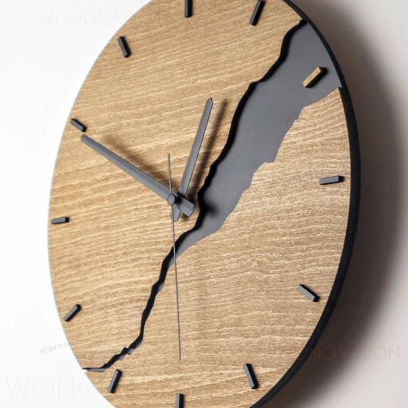 Modern Home Creative Crack Wooden Wall Clock