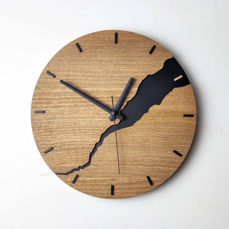 Modern Home Creative Crack Wooden Wall Clock